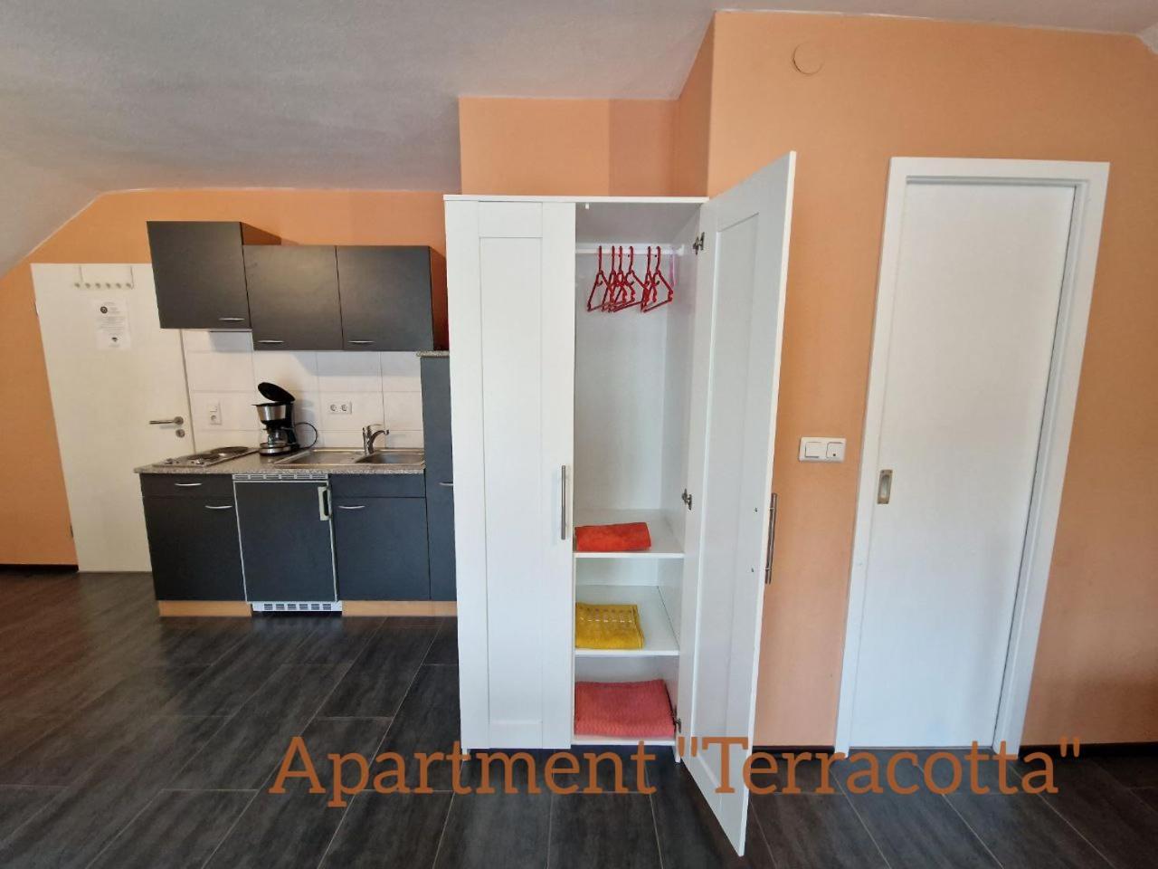 Weingut Im Moselkrampen Appartement Ellenz-Poltersdorf Buitenkant foto