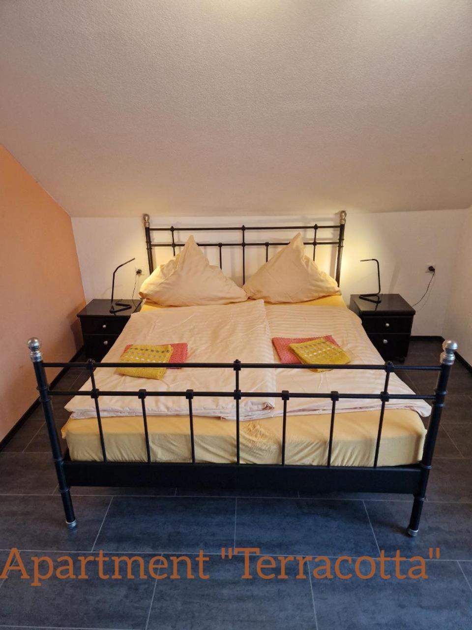 Weingut Im Moselkrampen Appartement Ellenz-Poltersdorf Buitenkant foto